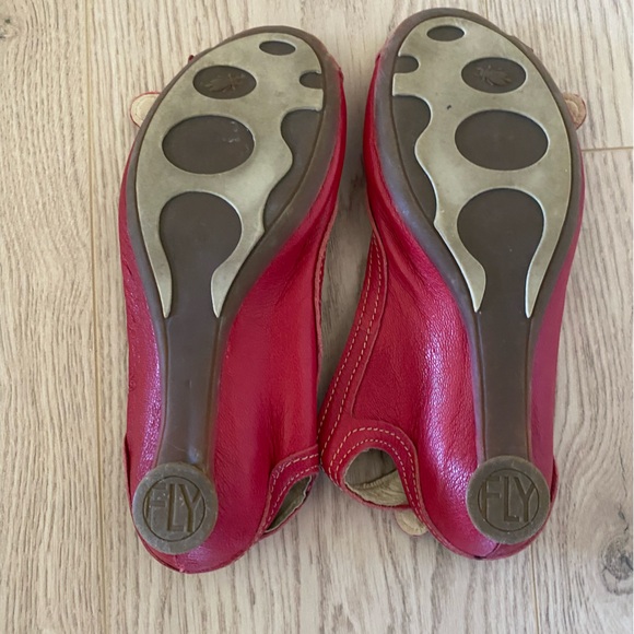 Ladies Preloved Fly London Sandal. Color Red. Size 37 - Picture 4 of 4